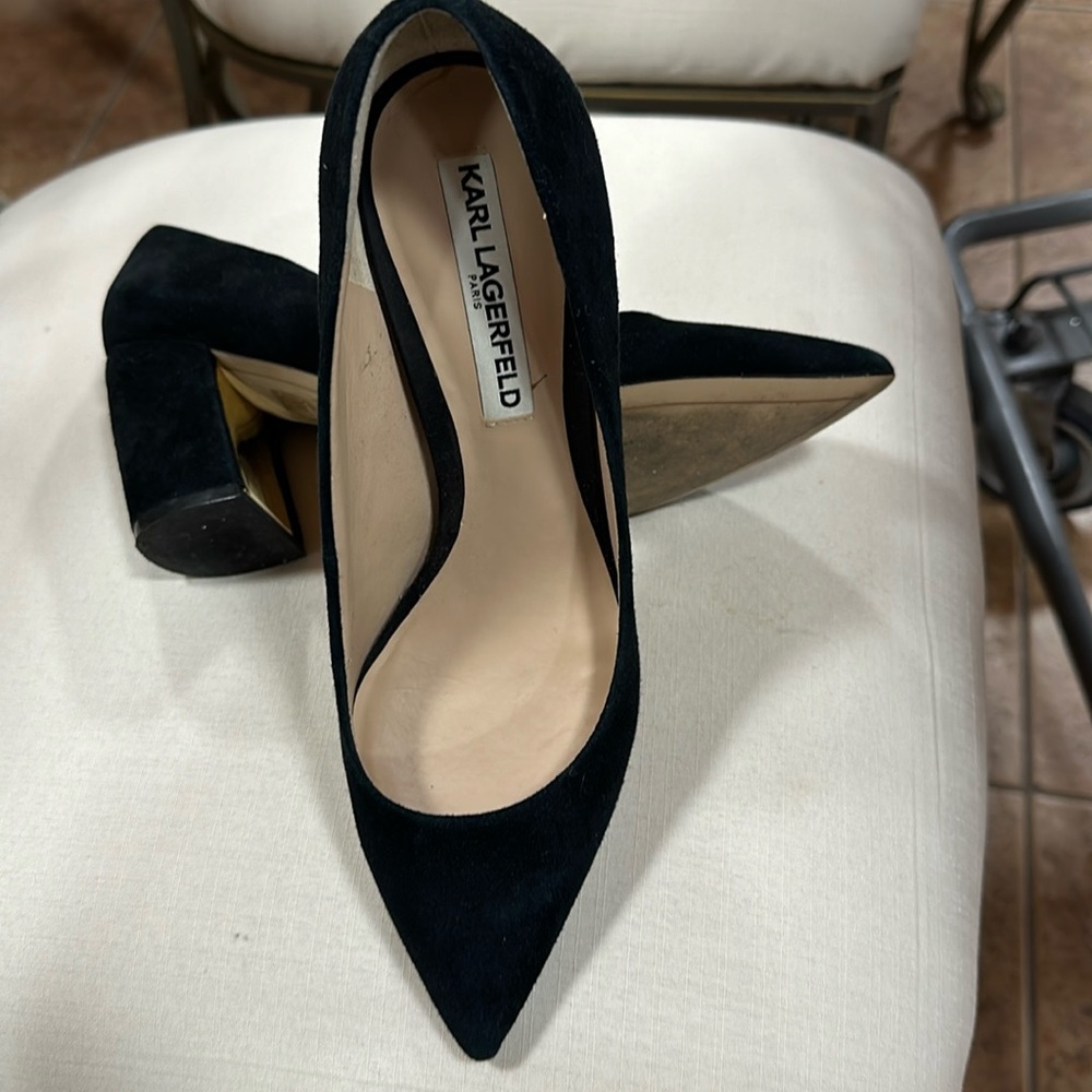 Beautiful suede medium heel